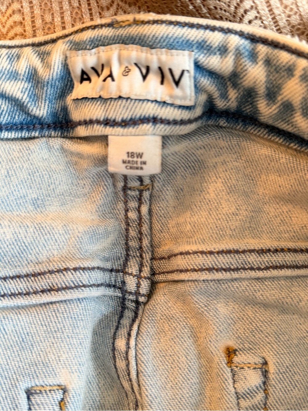 Ava & Viv Light Wash High-Rise Jeans - Pale Blue - Picture 7 of 7